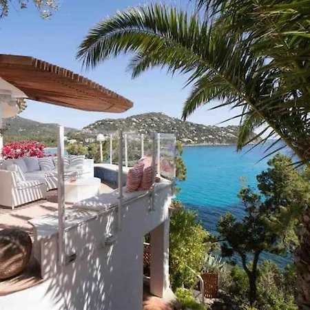 Bianca On Rocky Beach & Private Heated Pool